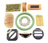 COLLECTION OF ANTIQUE, & VINTAGE, BAKLITE, PLASTIC & HORN JEWELLERY