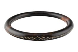 EARLY 20TH CENTURY TORTOISESHELL PIQUEWORK BANGLE