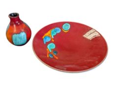 POOLE POTTERY - LATE 20TH CENTURY VINTAGE CERAMIC ODYSSEY CHARGER & BUD VASE