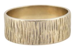 1970S HALLMARKED TEXTURED WIDE BAND RING