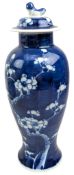 EARLY 20TH CENTURY CHINESE BLUE & WHITE PRUNUS LIDDED VASE 清末民初青花冰梅盖瓶
