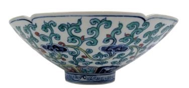 LARGE CHINESE DOUCAI PORCELAIN BOWL 成化款 斗彩缠枝花斗笠盌