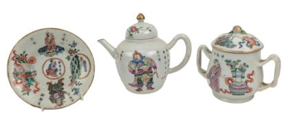 CHINESE QING DYNASTY FAMILLE ROSE 'WUSHUANGPU' TEAPOT & SUGAR BOWL 清 广彩人物茶具一组