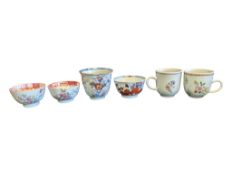 TWO PAIRS OF 18TH CENTURY CHINESE BOWLS & A PAIR OF CHINESE EXPORT TEACUPS 十八世纪外销茶杯一组