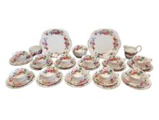 EARLY 20TH CENTURY GOSVENOR CHINA HAMPTON PATTERNED TEA SERVICE