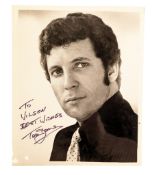 MUSIC - TOM JONES - AUTOGRAPHED VINTAGE 8X10