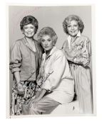 THE GOLDEN GIRLS (TV SERIES) - RARE FULL CAST SIGNED PRESS PHOTO