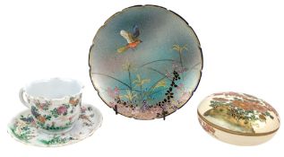 EARLY 20TH CENTURY JAPANESE SATSUMA POTTERY LIDDED BOX & A PLATE 20世纪日本萨摩陶瓷三件