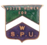 SUFFRAGETTE INTEREST - ORIGINAL EARLY 20TH CENTURY VOTES FOR WOMEN BADGE