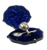CASED HALLMARKED SILVER EGGCUP & SPOON CHRISTENING SET