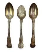 THREE MID 19TH CENTURY VICTORIAN HALLMARKED SILVER TEASPOONS