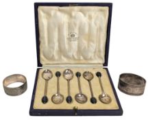 CASED HALLMARKED SILVER COFFEE BEAN TEASPOONS & TWO SILVER NAPKIN RINGS