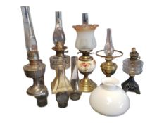 COLLECTION OF LATE 19TH / EARLY 20TH CENTURY OIL LAMPS
