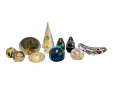 COLLECTION OF LATE 20TH CENTURY VINTAGE STUDIO GLASS PAPERWEIGHTS