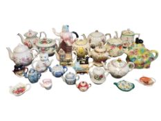 COLLECTION OF 20TH CENTURY VINTAGE CERAMIC & CHINA TEAPOTS