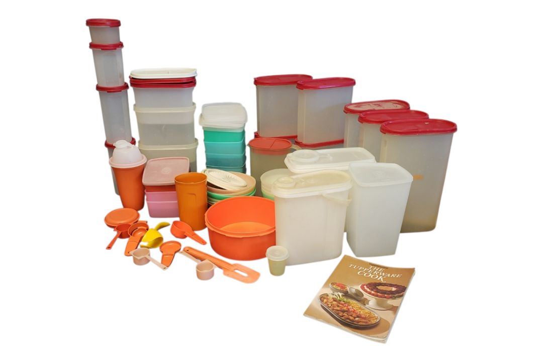 LARGE COLLECTION OF VINTAGE ORIGINAL TUPPERWARE CONTAINERS - Bild 1 aus 6