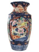 EARLY 20TH CENTURY JAPANESE IMARI WARE CERAMIC VASE