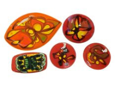 POOLE POTTERY - COLLECTION OF LATE 20TH CENTURY DELPHIS PATTERNED PIECES