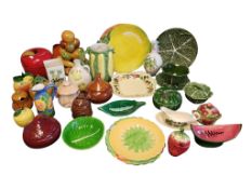LARGE COLLECTION OF 20TH CENTURY VINTAGE NOVELTY CERAMIC TABLEWARE