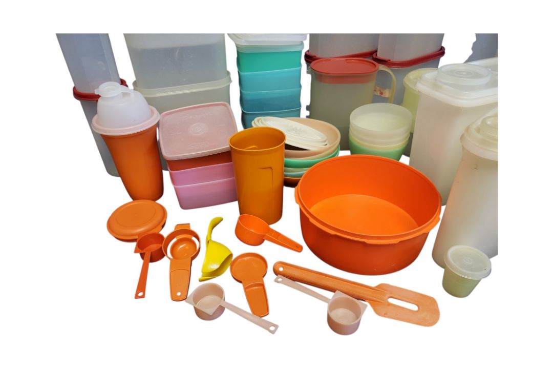 LARGE COLLECTION OF VINTAGE ORIGINAL TUPPERWARE CONTAINERS - Bild 4 aus 6