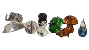 COLLECTION OF VINTAGE 20TH CENTURY GLASS PAPERWEIGHTS