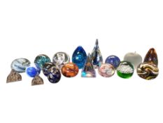 COLLECTION OF LATE 20TH CENTURY VINTAGE STUDIO GLASS PAPERWEIGHTS