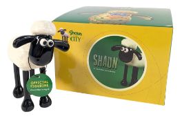 SHAUN THE SHEEP - BOXED 'SHAUN' SHAUN IN THE CITY FIGURINE