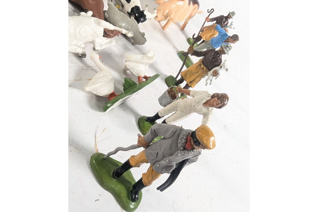 BRITAINS - COLLECTION OF PLASTIC FARM ANIMAL FIGURES - Image 2 of 7