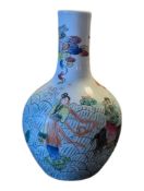 20TH CENTURY CHINESE PORCELAIN BUD VASE