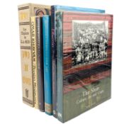 A VARIED SELECTION OF LARGE HARDBACK BOOKS ON ART TO INCLUDE AMERICAN FOLK ART, DHURRIES ETC