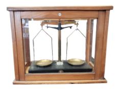 MID 20TH CENTURY BRADY & MARTIN SCIENTIFIC BALANCE SCALE