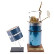 LUFT- UND RAUMFAHRT - Konvolut 2 x Satelliten-Modelle, 