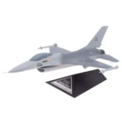 LUFT- UND RAUMFAHRT - Modellflugzeug der F-16 Fighting Falcon