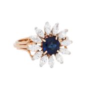 Schöner Blütenring mit Saphir und Diamantnavettes