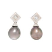 Paar Ohrstecker mit Tahiti-Zuchtperlen u. 2 Princess-cut Diamanten 
