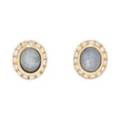 Ohrringe mit Sternsaphiren entouriert von Brillanten 