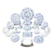 MEISSEN Speiseservice 'Zwiebelmuster', 20. Jh.