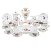 MEISSEN, Kaffeeservice f. 12 Personen 'Blumenbouquet', 1. Wahl, vor 1924.