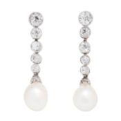 Ohrringe mit feinen Naturperltropfen und Diamanten