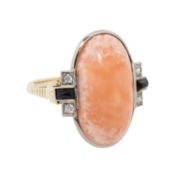 Art Déco Ring mit Koralle, Onyx und Diamanten, 