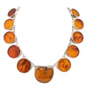 Collier mit Bernsteinscheiben 