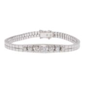 Armband mit 7 Brillanten zus. ca. 1,7 ct, 