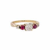 Ring mit 2 Rubinen und 3 Altschliffdiamanten