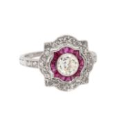 Ring mit Altschliffdiamant, Rubinen und Diamantrosen,