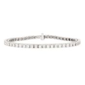 Tennisarmband mit 51 Brillanten zus. ca. 5,61 (punz.), 