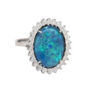 Ring mit Opaltriplette und 26 Brillanten 