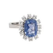 Ring mit hellblauem Saphir ca. 5 ct und Brillanten