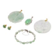 Reichhaltiges Konvolut Jadeschmuck, 