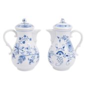 MEISSEN, 44-tlg. Kaffeeservice f. 12 Personen 'Zwiebelmuster', überwiegend 1. Wahl, 20. Jh.