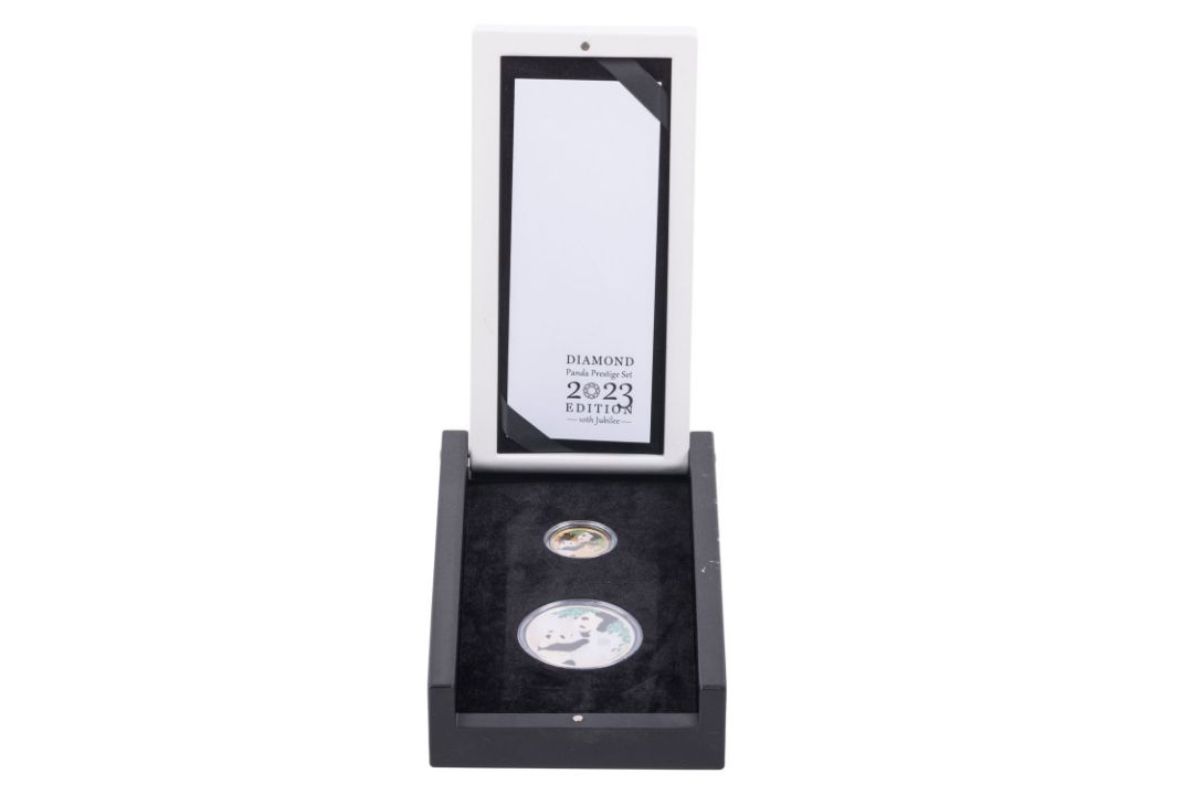 China – Panda Prestige Set, 10 Yuan Silber & 100 Yuan Gold 2023 - Bild 3 aus 3